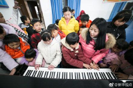 暖心！这位90后小姐姐被这些孩子称为“卢妈妈”