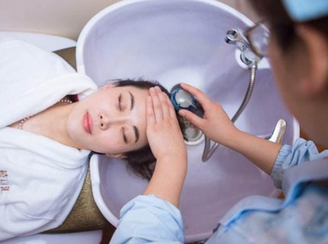 坐月子期间，什么都能忍，但这3件事可不能忍，不然容易变老哦