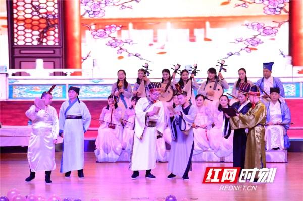 长沙：幼儿园办“家长春晚” 种下传统文化种子
