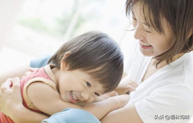“爱我你就抱抱我”！孩子要的不是抱的动作，是拥抱给的安全感！