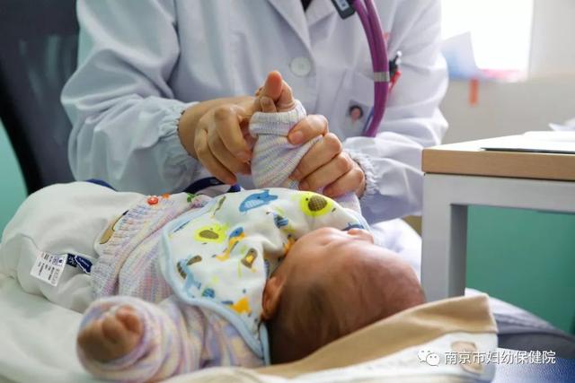 宝宝头发少又黄，或是这些原因作祟！