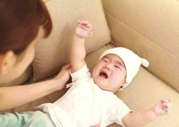 六个月以后，注意不能娇惯宝宝了，否则那是无尽的折磨啊