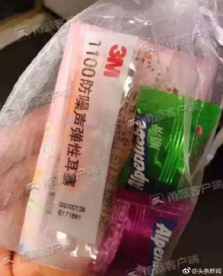 地铁上发生这样一幕，网友：这就叫教养！