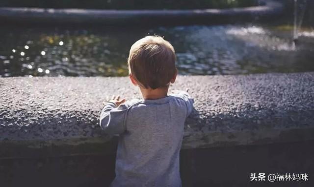 三岁前把孩子丢给老人很省心？别这样，以后自己带，只会更糟心