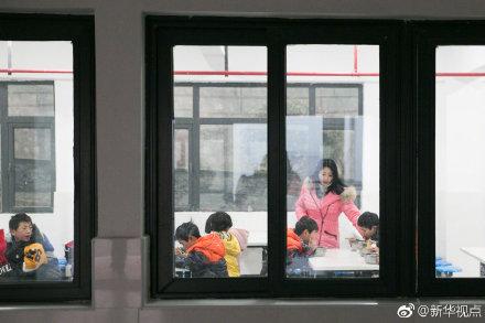 暖心！这位90后小姐姐被这些孩子称为“卢妈妈”