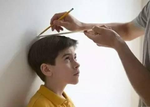 孩子个子低不要急，骨科医生：常吃这4种食物，促进骨骼发育！