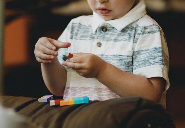 孩子并不需要全能爸妈，家长适当的“示弱”，孩子会成长得更好