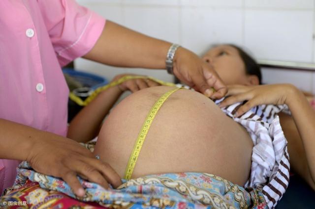 孕妇肚子左右不对称，和孕妈妈这个姿势有关，这几个问题别忽视