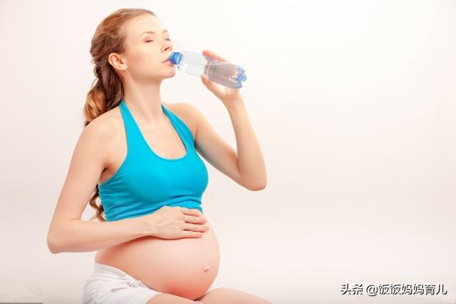 孕妈在这3个时间段喝水，羊水会更充足，孕妈早知道，胎儿早受益