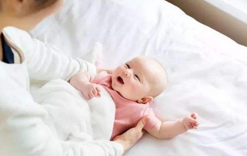 生孩子就是用来玩的！宝宝满8个月学会了这些本领，赶紧玩起来！
