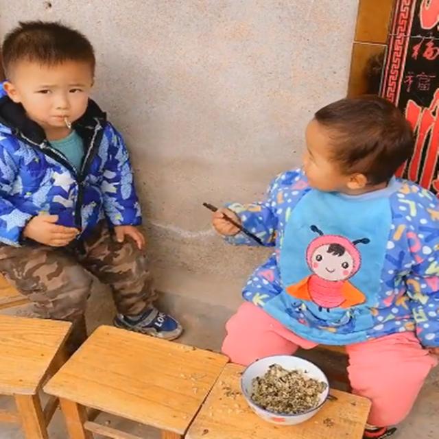 妈妈做好饭找不见儿子，看到这哭笑不得的画面，网友称有前途