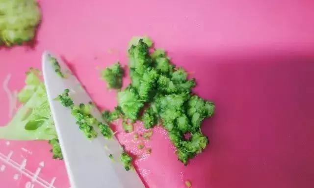 辅食：巧用芝士补钙新姿势，方法不对可能毁掉孩子一生