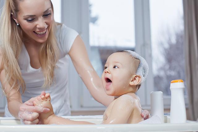 冬季宝宝洗澡担心着凉感冒？你可能需要这些小tips！