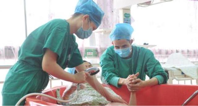 备受国外产妇青睐的水中分娩，国内女性为何不喜欢？原因在这里