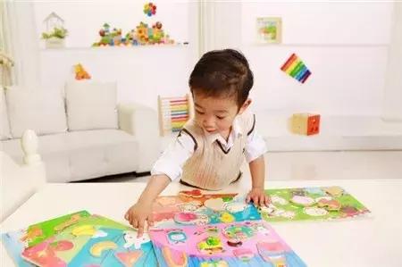 “创意的拼图”“兜里接水果”，两个让小孩子开心玩耍的好游戏