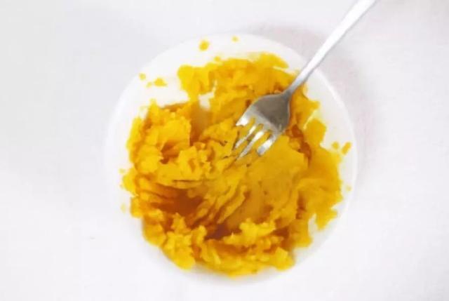 辅食：暗藏“心机”的小饼，好吃又补钙