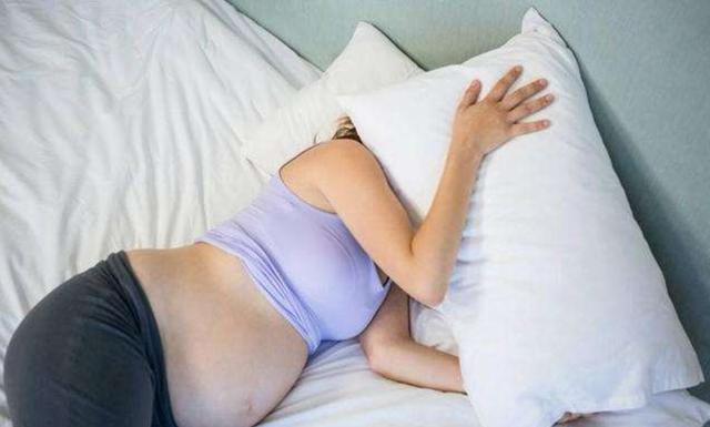 女人生孩子，先见红和先破水有什么不同？孕妈最好心里知道