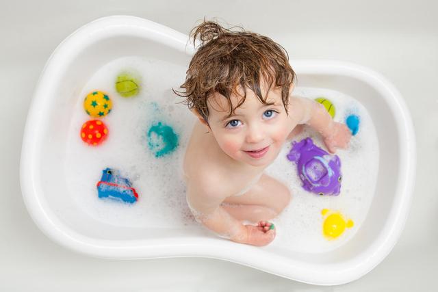 冬季宝宝出汗后，注意身体这几个容易藏细菌地方！