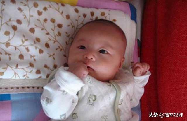宝宝吃手的这五点原因，妈妈一定要了解，不要再怕宝宝病从口入