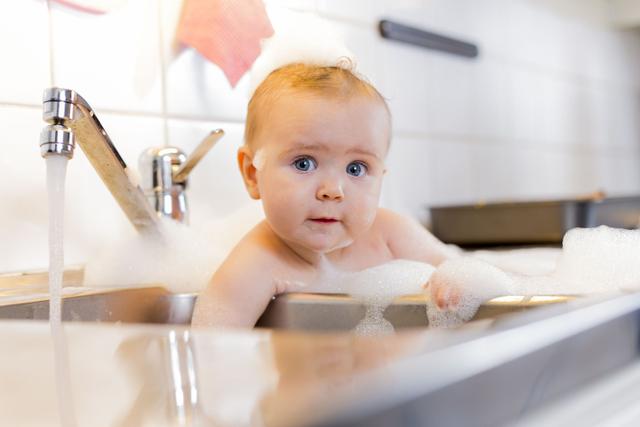 冬季宝宝洗澡，除了控制时长和水温，这些小细节别忽略了！