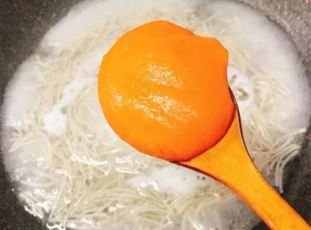 辅食：锻炼宝宝吞咽和咀嚼能力的关键期，可以这样做
