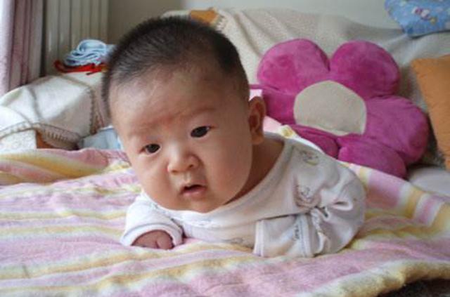 宝宝什么时候会喊妈妈，长出小牙齿？对照你家宝宝跟上步伐了没