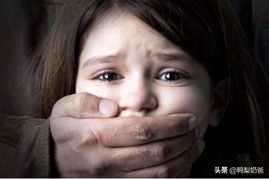 幼儿园防拐演习，父母又急又气却也笑场，大中小班究竟谁最好骗？