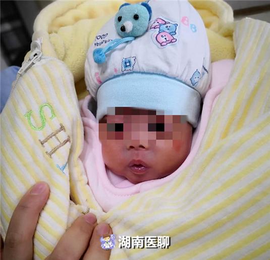 出生只有巴掌大？孕妈29周迎来早产儿，“袖珍宝宝”体重不足两斤