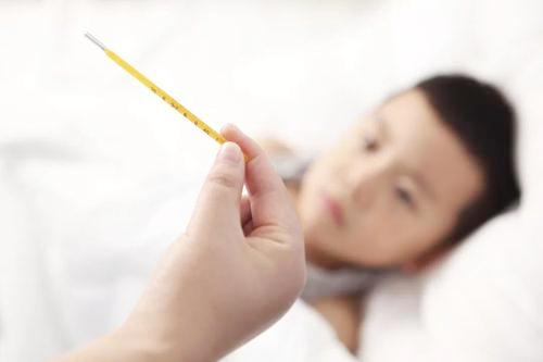 九成宝宝感冒都不是冻的，冬天孩子感冒，这几个误区家长别盲入