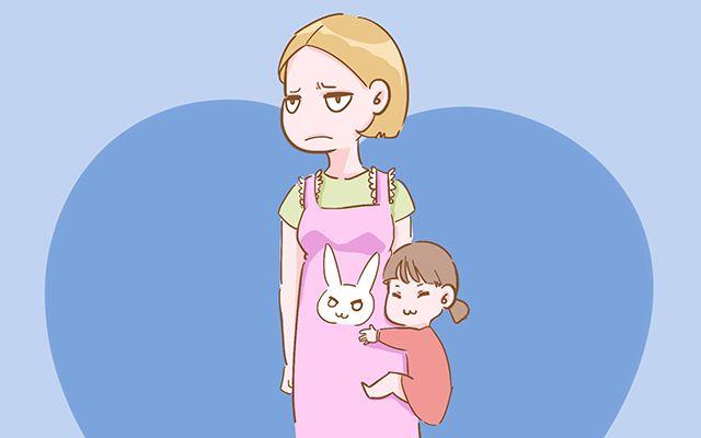 孩子经常有这种行为，可能是缺乏安全感，妈妈别不在意