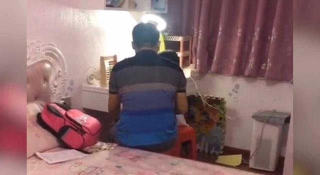 孩子写作业，博士爸爸都束手无策，妈妈：自己生的娃气死也得养大