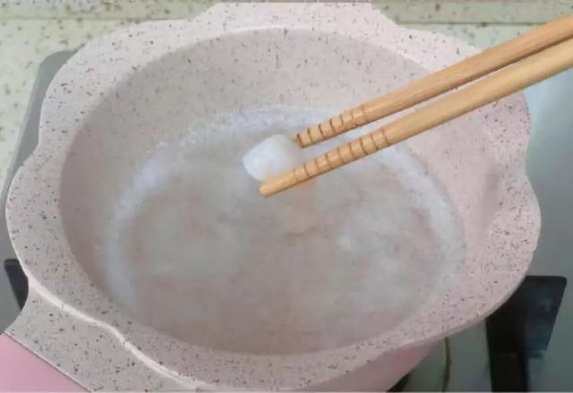 辅食：给宝宝做这款火龙果炒饭，绝壁刷爆你的朋友圈