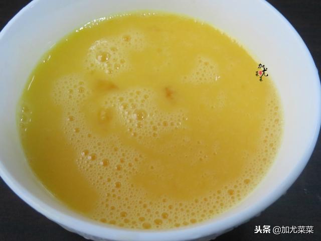 蒸鸡蛋羹有窍门，放凉水还是温水？怎样蒸滑嫩无蜂窝，技巧在这