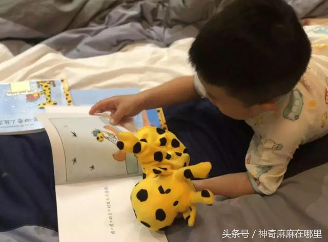 给宝宝读绘本，他啥时能有“灵光乍现的瞬间”？