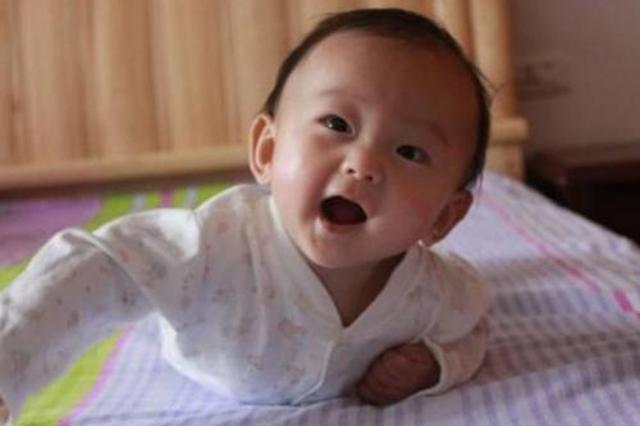 宝宝什么时候会喊妈妈，长出小牙齿？对照你家宝宝跟上步伐了没