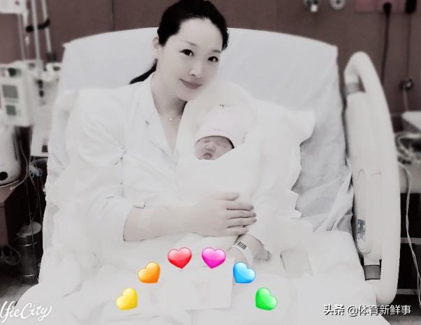 喜讯！中国游泳昔日王牌生二胎女儿，宝宝小嘴很可爱，今儿女双全