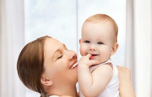 如何让宝宝从母乳过渡到奶瓶？很多宝妈不清楚，早知道，早安排