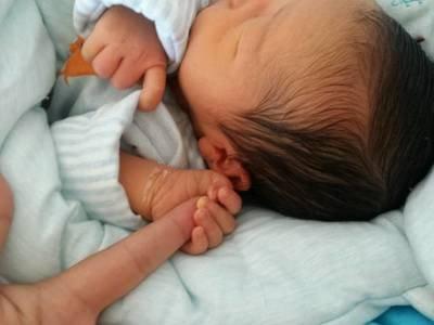 生完孩子之后如何发朋友圈报喜？网友：看好自家的白菜吧