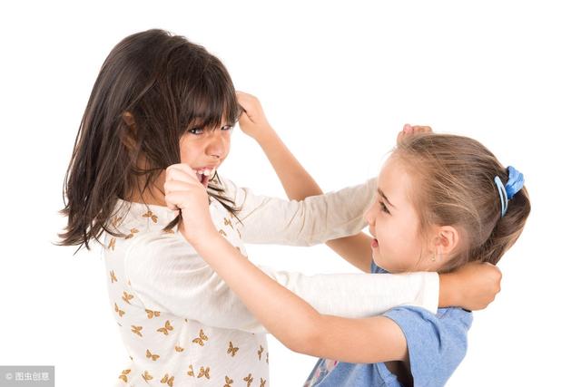 孩子爱打人？学会这3招，分分钟让他变身小绅士