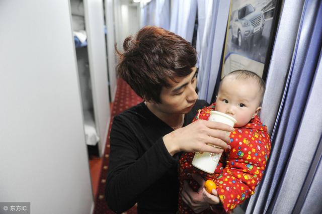 我女儿1岁，每天喝1000毫升水，今天体检医生说不能喝那么多水……