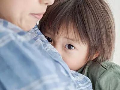 孩子有这3种行为，可能是自卑怯懦的表现，不纠正吃亏的是孩子