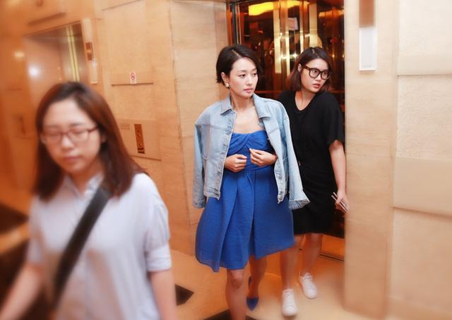 哭就不抱，不哭才抱？一代美国儿童，为此付出了沉重的代价