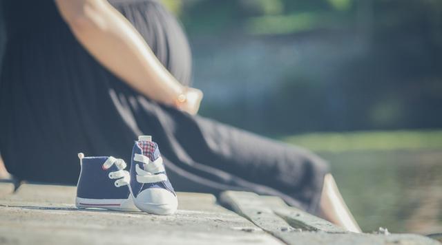 孕中期肋骨疼是怎么回事？医生给出了这样的回答