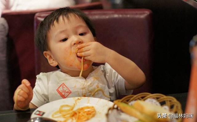 越喂饭反而越不会吃饭？可能是你的“放羊式”喂养坑了娃！