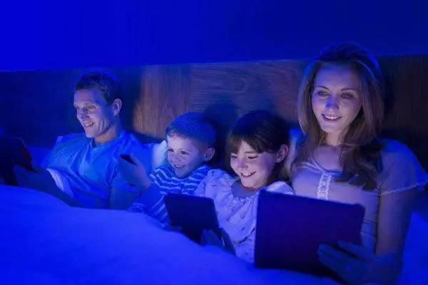 近视度数每年疯涨200度？视力专家：做好这3点，度数不涨反降