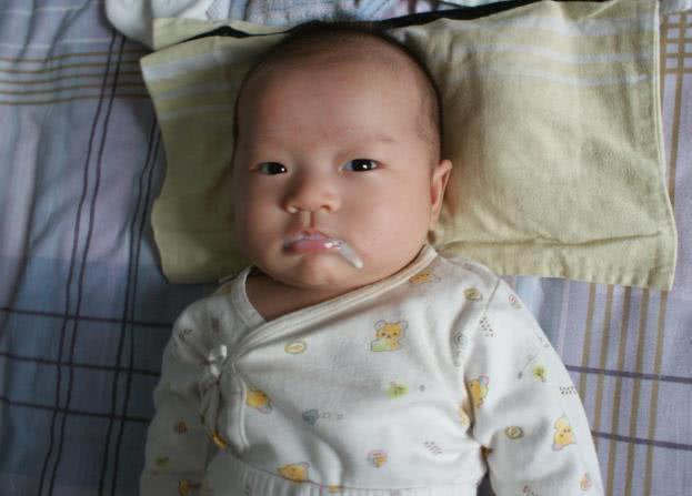 关于新生儿护理，宝妈最关心的4个“问题”都在这了，很实用！