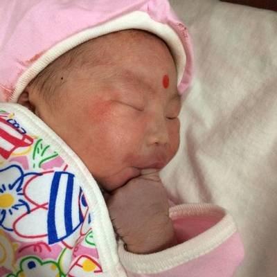 生完孩子之后如何发朋友圈报喜？网友：看好自家的白菜吧