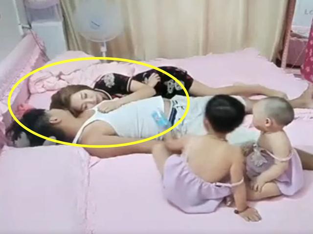 爸爸妈妈装睡，姐妹俩接下来的反应，真是让人感动