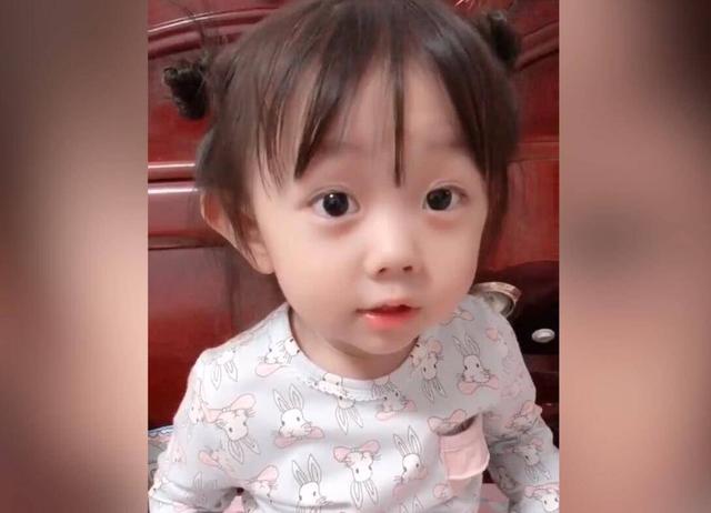 女儿问爸爸喜欢自己吗，爸爸说不喜欢，女儿的反应太可爱了