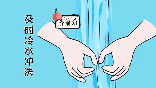 孩子烫伤后该怎么办？这2位家长的做法截然不同，后果也不一样